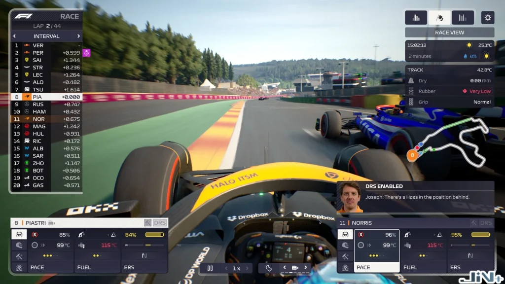 F1 Manager 2024車隊經理經營模擬器遊戲實機畫面，展示策略設定、即時名次與車手視角。